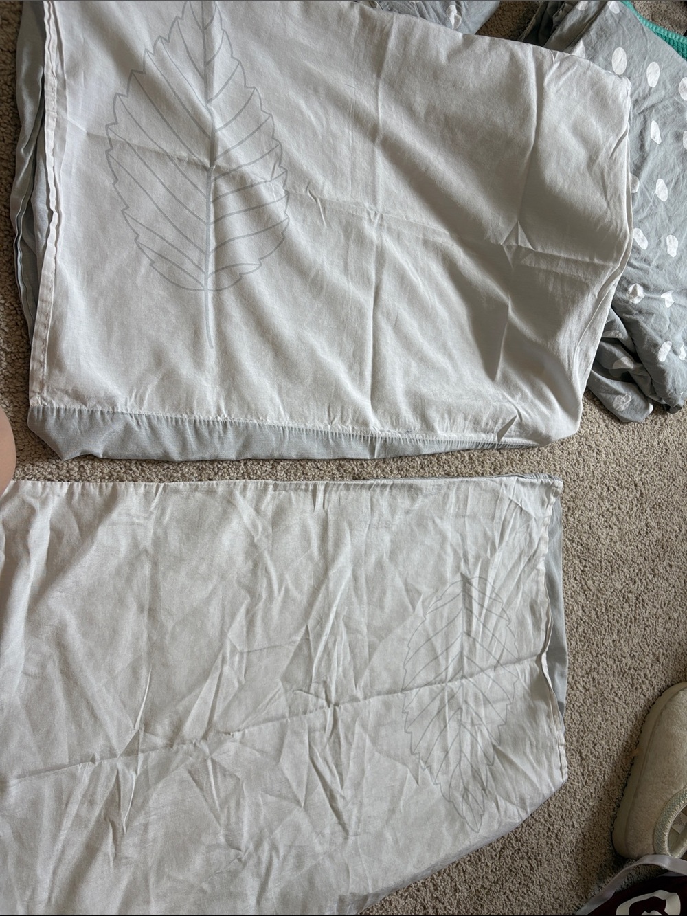 Light Gray Leaf Pattern Pillowcases - Set of 2